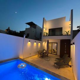 42, Zejtun - newly renovated traditional Maltese townhouse with private pool, готель у місті Żejtun