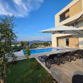 Villa Fami by DuBooker