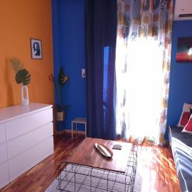 Vibes Apt Heart of Katerini Spacious 2BR, hotelli kohteessa Kateríni