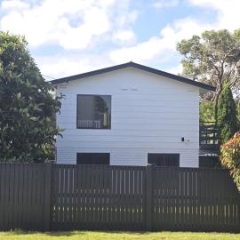 5 Bed Room Beachside Family Home - 50m to Beach