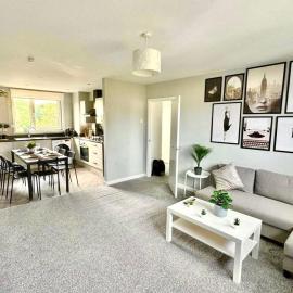 Bright and modern 3-Bedrooms house in Clydebank, ξενοδοχείο σε Clydebank