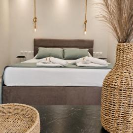 Nino Suite, Central Pyrgos