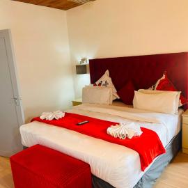 Neo & Ruks Sleep & Go Parow, hotel in Avondale
