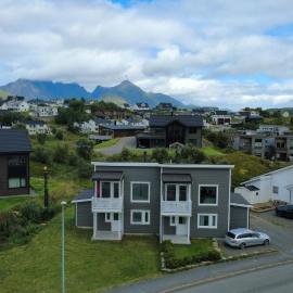 Cozy Lofoten Hideaway، فندق في ليكنيز