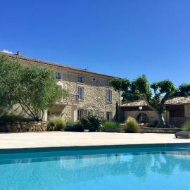 Domaine Chamarel, hotel in Saint-Paulet-de-Caisson