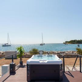 Pearl Infinity Luxury Floating House, хотел в Новиград Истрия