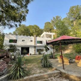 Dera Qazi Guest House at Pir Sahb, hotel in Abbottabad