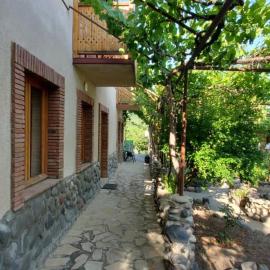 Mtskheta Pool and Veranda, khách sạn ở Tsitsamuri