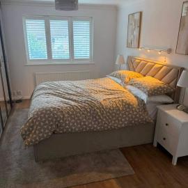 Apartment Sleeps 6 with Parking, hotel en Stanmore