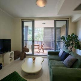 Leafy Modern Retreat in Roseville