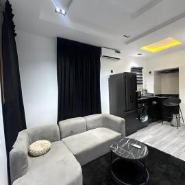 Luxury standalone 1 bedroom apartment with a pool, отель в городе Rumuola