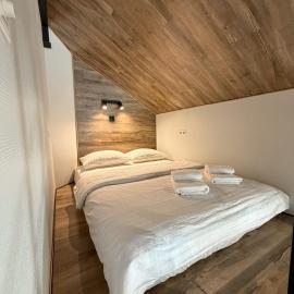 ApartPoltava Panoramic LOFT Дворівнева мансарда з виходом на терасу