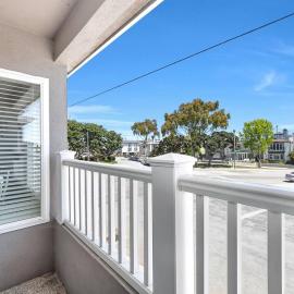 Beachside 2BR Condo, 2 King Beds , Near Disney, hotell i Seal Beach