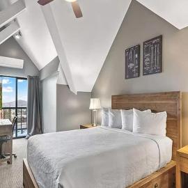Slope-Side Serenity Ski-In Ski-Out Gem with Pool, hotel in Park City