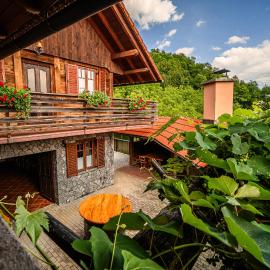 Holiday Home Marta with 4 Bedrooms, hotel in Raka