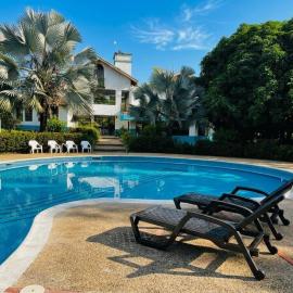 Villa Alejandra La Guitarra value for 20 people, hotel in San Antonio