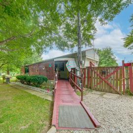 Andover Home Near State Park w/ Patio & Yard!، فندق في Andover