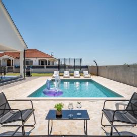 Holiday Home Vila Nik by Interhome
