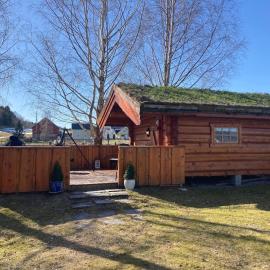 Log cabin in rural surroundings, hotel en Stjørdal