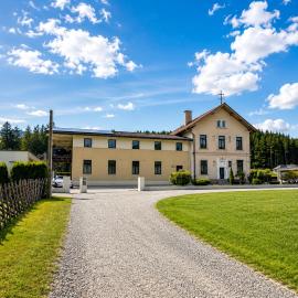 Lavanttalbahn Suite, hotel a Bad Sankt Leonhard im Lavanttal