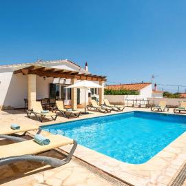 Villa Ingrid Porter by Villa Plus