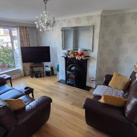Spacious 3 bed home in Carrigaline, hotel di Carrigaline
