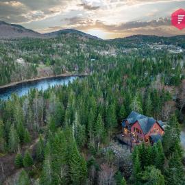 Refuge St-Évasion Stoneham - Chalet 15 pers Bord de rivière Spa pour 9 - près de Québec, ξενοδοχείο σε Stoneham
