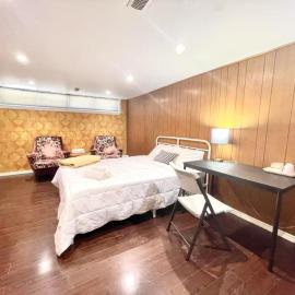 Cozy House Quiet Room Near Kennedy 401 Sheppard, ξενοδοχείο στο Τορόντο