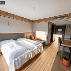Hotel MUSE، فندق في سانت بولتن