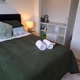 Kupe Retreat free wifi free parking two rooms ensuite bathroom for both, hotel in Whitianga