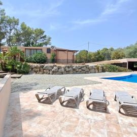 Casa con gran piscina a 10min de Sitges、カニェレスのホテル