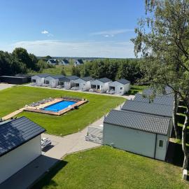 Viesnīca Lumi Resort - domki nad morzem - w otoczeniu natury - z podgrzewanym basenem i siłownią pilsētā Revala