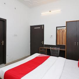 Hotel O by OYO Mid Town Ojus Tower, hotel en Rudrapur