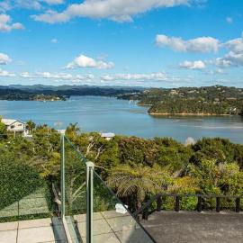 FABULOUS HOLIDAY HOME WITH VieW, hotel in Paihia