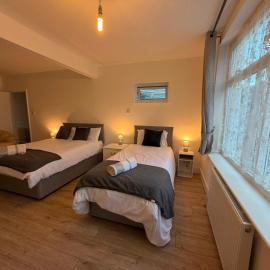 Heathrow Ashford family Stay Flat 2、スタンウェルのホテル