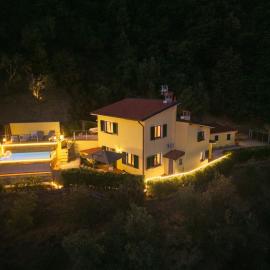 Villa tra gli ulivi - piscina e relax con vista sul mare
