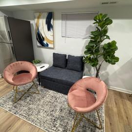 Private 2BR Fast Wi-Fi Parking Near Metro, hotel in Washington, D.C.
