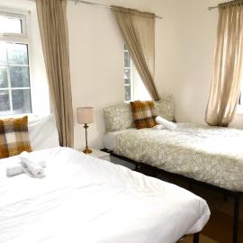 Charming bedrooms with 2 Beds, Free Parking nr Hendon