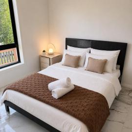Entire 2-Bedroom House Private Entrance and Free Parking, hotel u gradu Riverstone