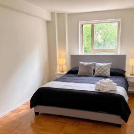 Grand East Side Home, Spacious & Cozy 3 Bedroom Retreat