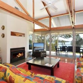 Lake Macquaries' Edgewater Lakehouse at Morisset Memories