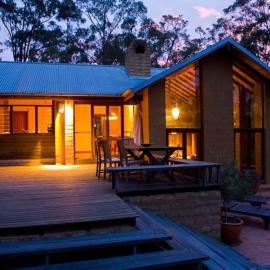 Corymbia Cottage Brokes Secluded Escape for max 4, hotel in Broke