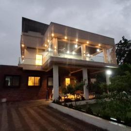Tiwari Farmhouse - 3k per person a day, hotel en Badlapur