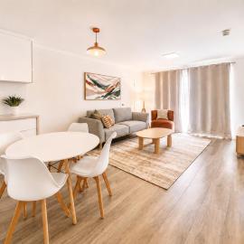 Contemporary 2BR Apt in Kingston, hotel in Kingston 