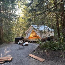 Under the Cedars Glamping Experience with Hot Tub, hotel Port Angelesben