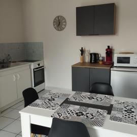 Logement complet avec chambre séparée et parking, hotel Esvres városában