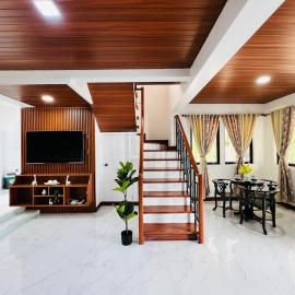 4 BR 3 T and B House near SRP and Starmall with 2 Parking Space, hotel u gradu Talisaj