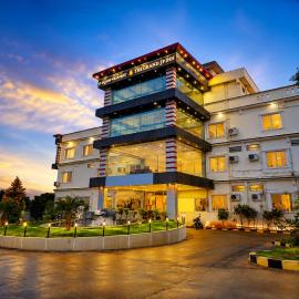 HOTEL Grand JP INN, hotel in Gundlupet