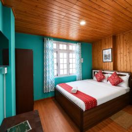 Hotel Pinecrest Inn Darjeeling With Mountain View Room And Parking - Restaurant Facility, hotel en Darjeeling