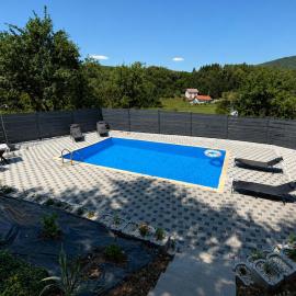 Morus house with a pool near Sarajevo，Kreševo的飯店